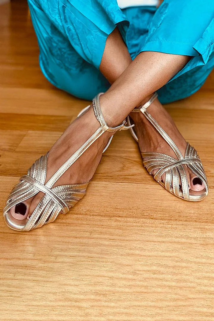 SANDALS OR