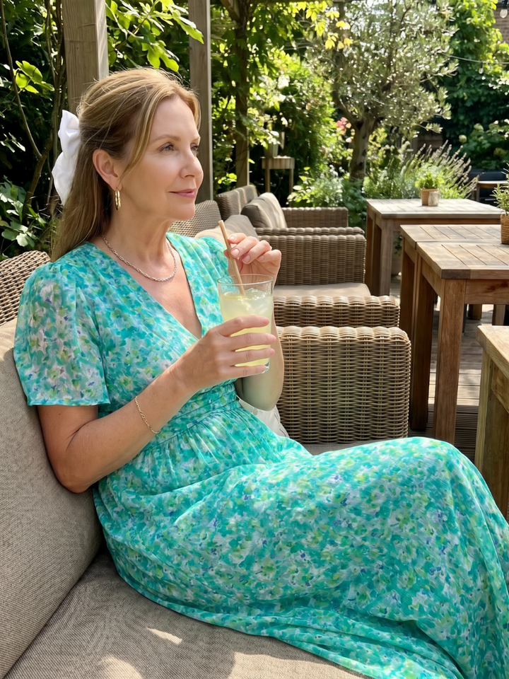 Juna | Robe midi à manches courtes avec imprimé floral délicat