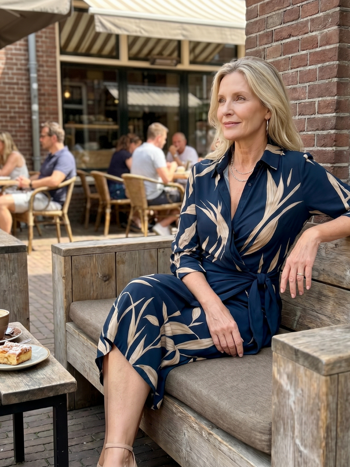 Leya | Robe midi à manches longues avec col et motif rayé