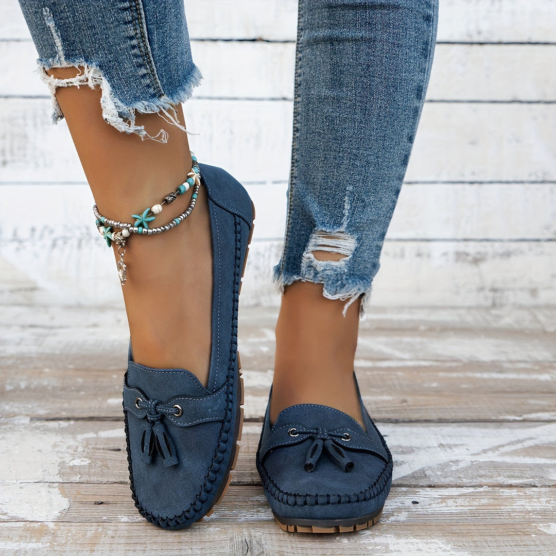 Nadine – Mocassins Classiques avec Détail de Pompon