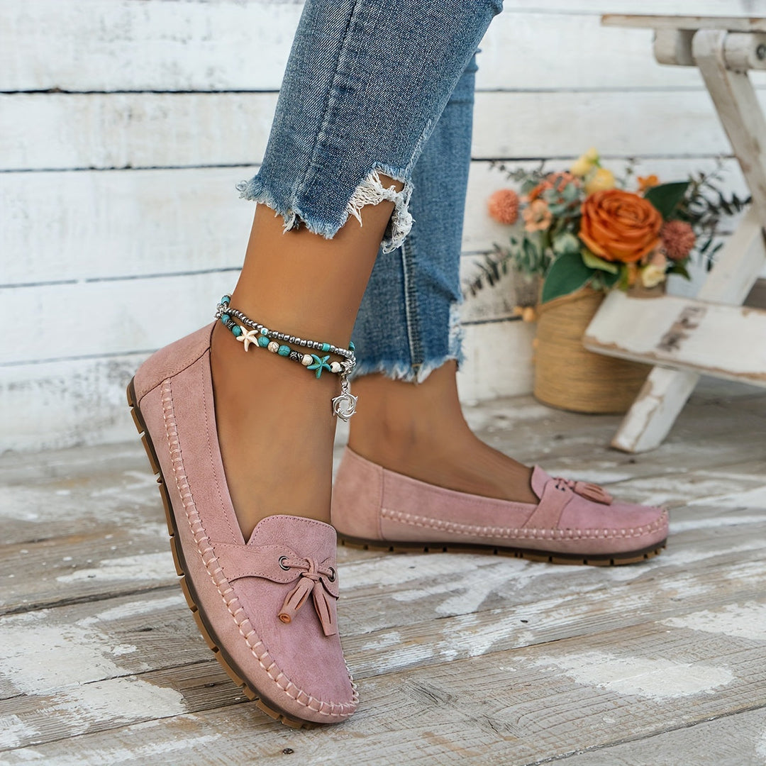 Nadine – Mocassins Classiques avec Détail de Pompon