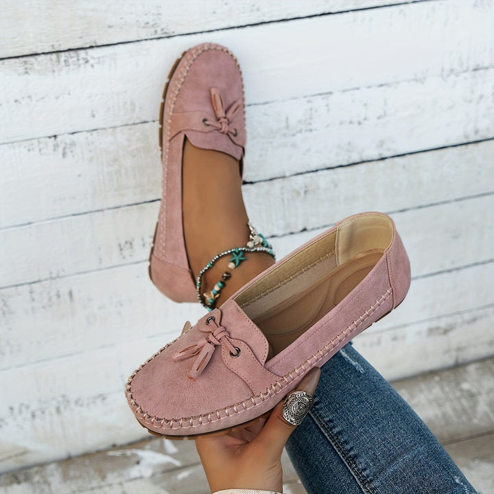 Nadine – Mocassins Classiques avec Détail de Pompon