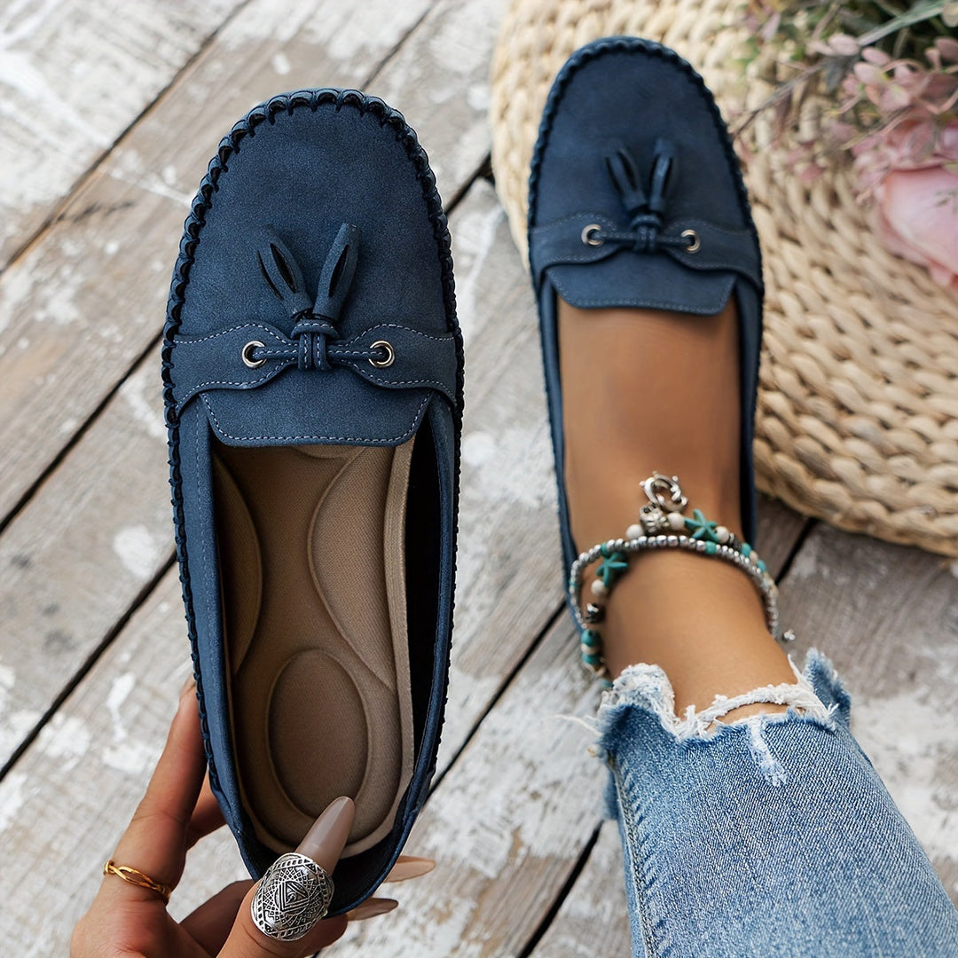 Nadine – Mocassins Classiques avec Détail de Pompon