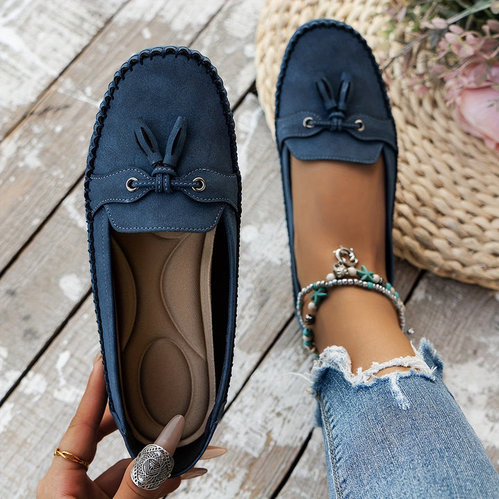 Nadine – Mocassins Classiques avec Détail de Pompon