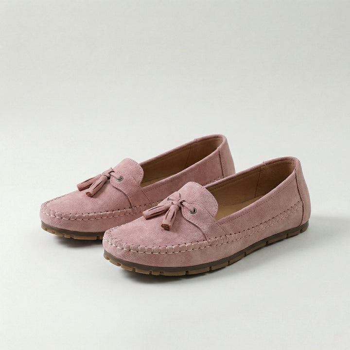 Nadine – Mocassins Classiques avec Détail de Pompon